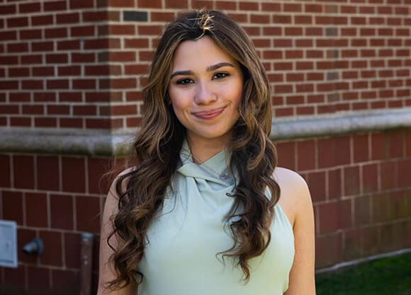 Headshot of Gabriella Vilas Boas