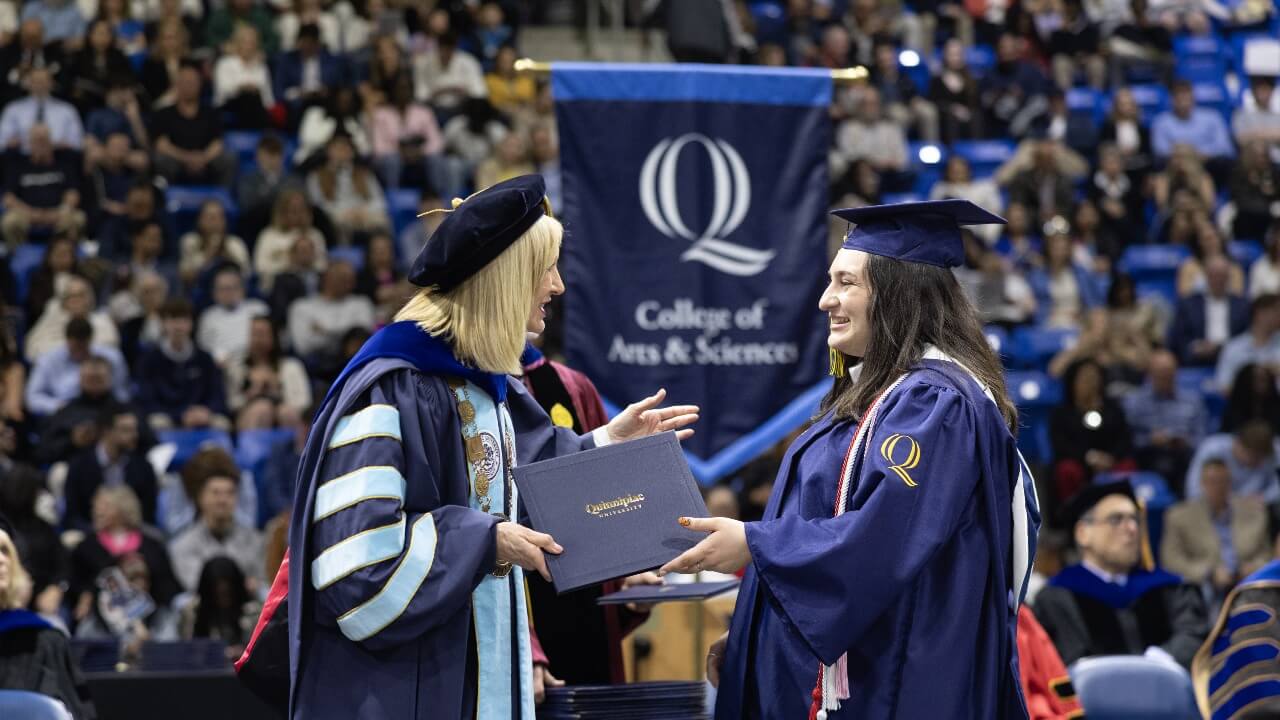 Graduate shaking hands with President Hardin